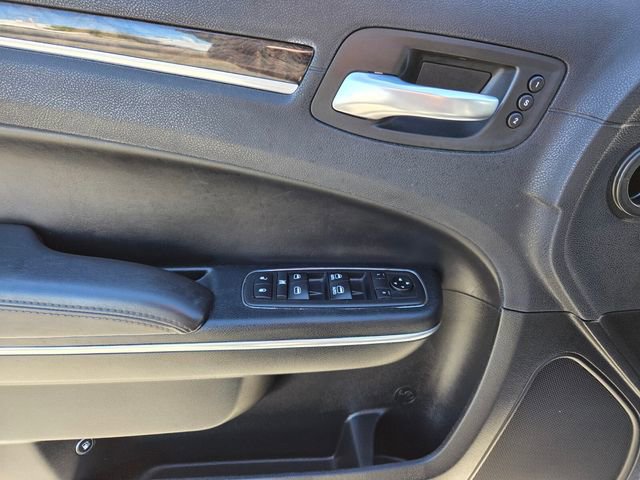Used 2018 Chrysler 300 Limited image 21