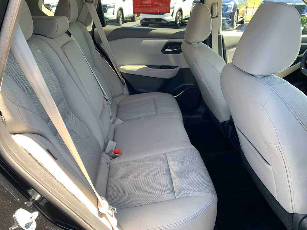 Used 2025 Nissan Rogue SV FWD image 30