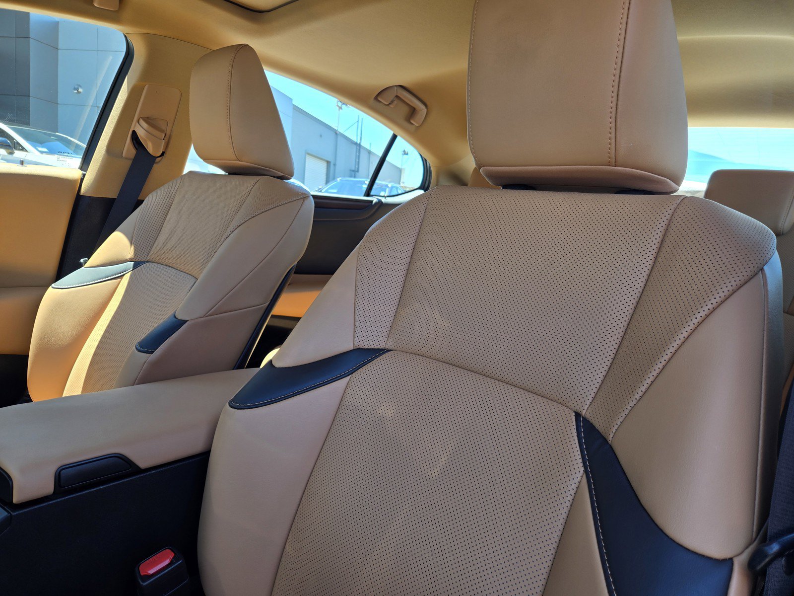 Certified 2024 Lexus ES 300h w/ Premium Package FWD image 16