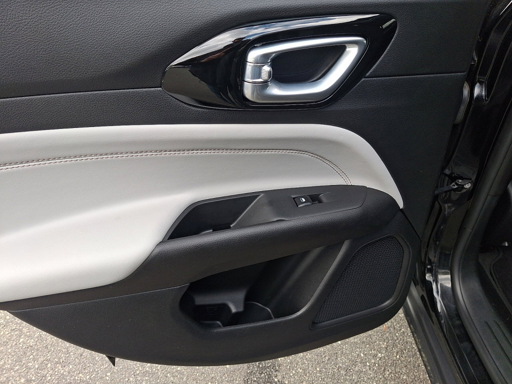 Used 2022 Jeep Compass Limited AWD/4WD image 19