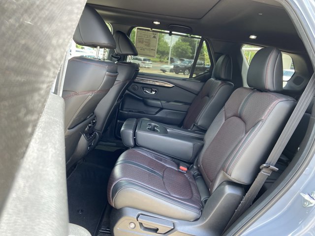 Used 2025 Honda Pilot Black Edition image 26
