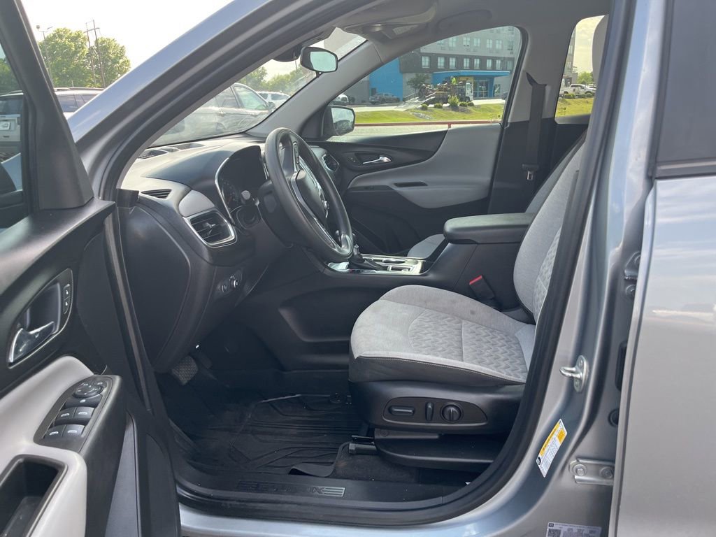 Used 2023 Chevrolet Equinox LS w/ LS Convenience Package FWD image 12