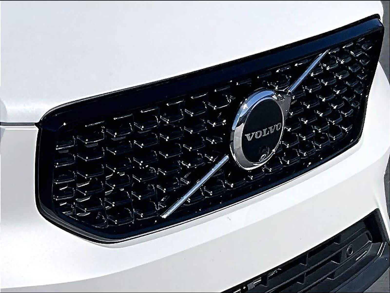 Used 2026 Volvo XC40 B5 Plus w/ Protection Package Premier AWD/4WD image 33