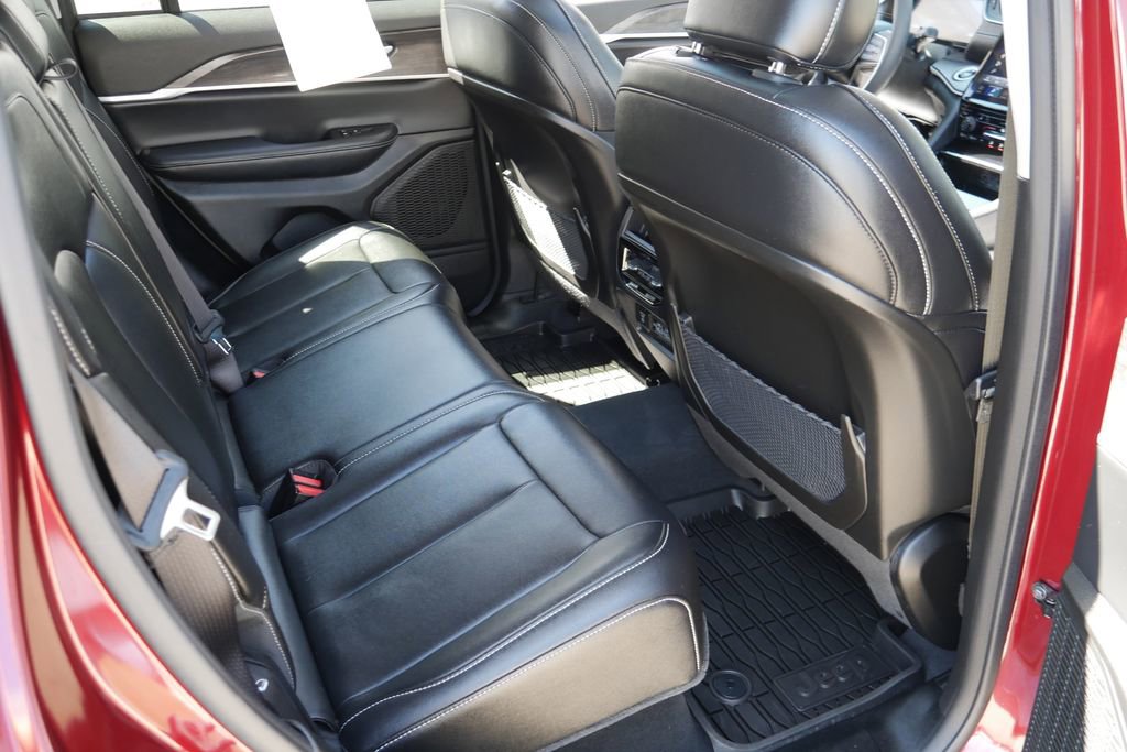 Used 2023 Jeep Grand Cherokee Limited image 24