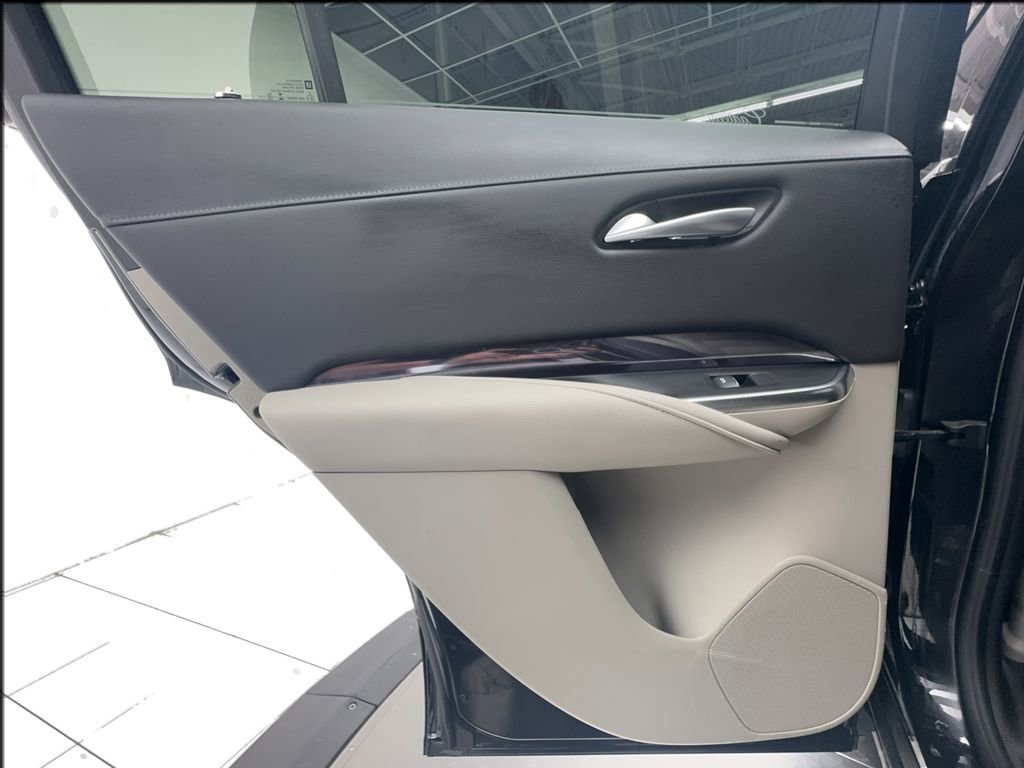 Used 2022 Cadillac XT4 Luxury w/ Cold Weather Package image 27