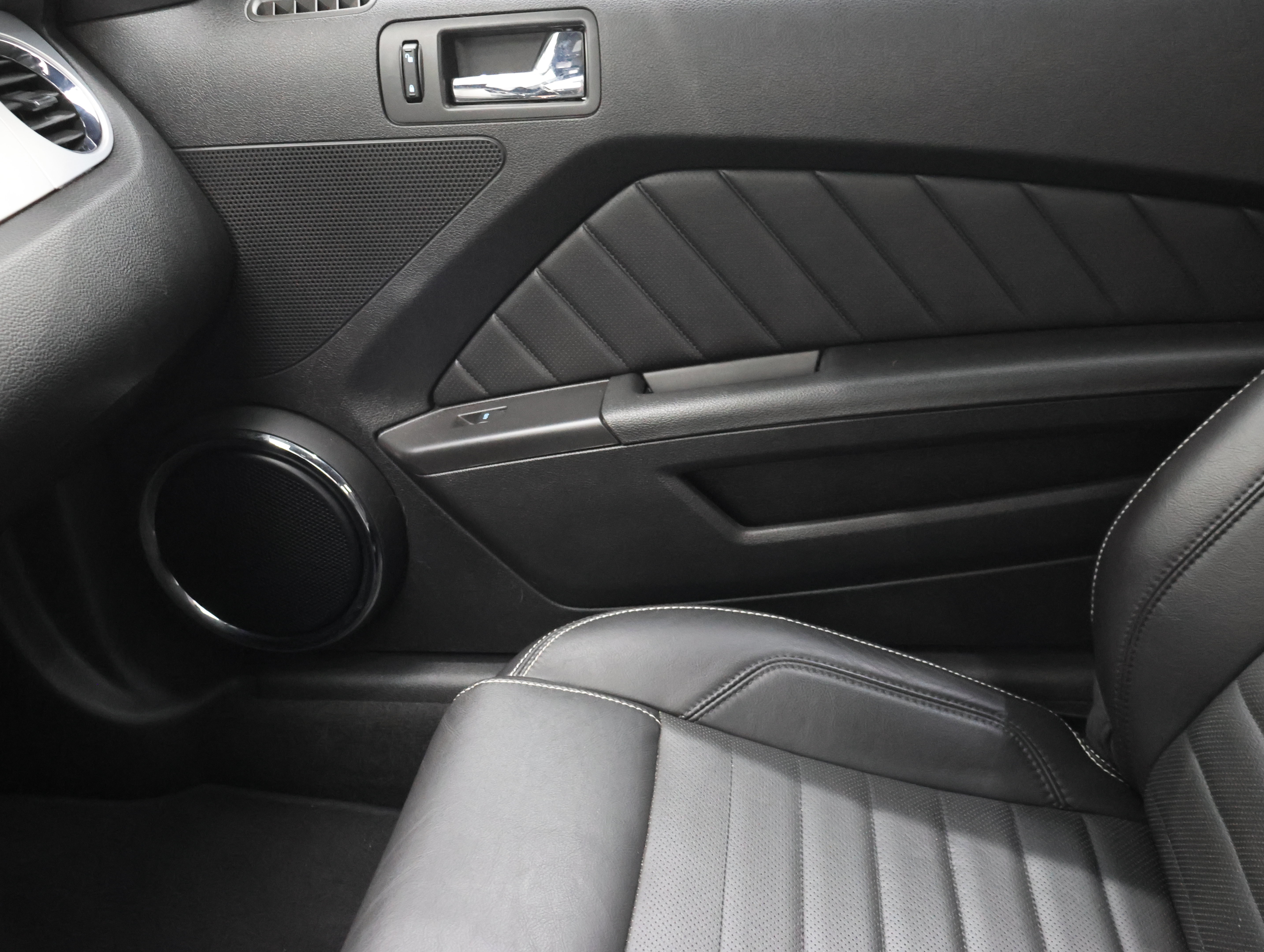 Used 2013 Ford Mustang GT Premium w/ Comfort Pkg RWD image 12