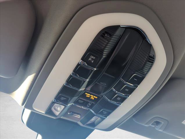 Used 2016 Porsche Panamera 4 Edition image 15