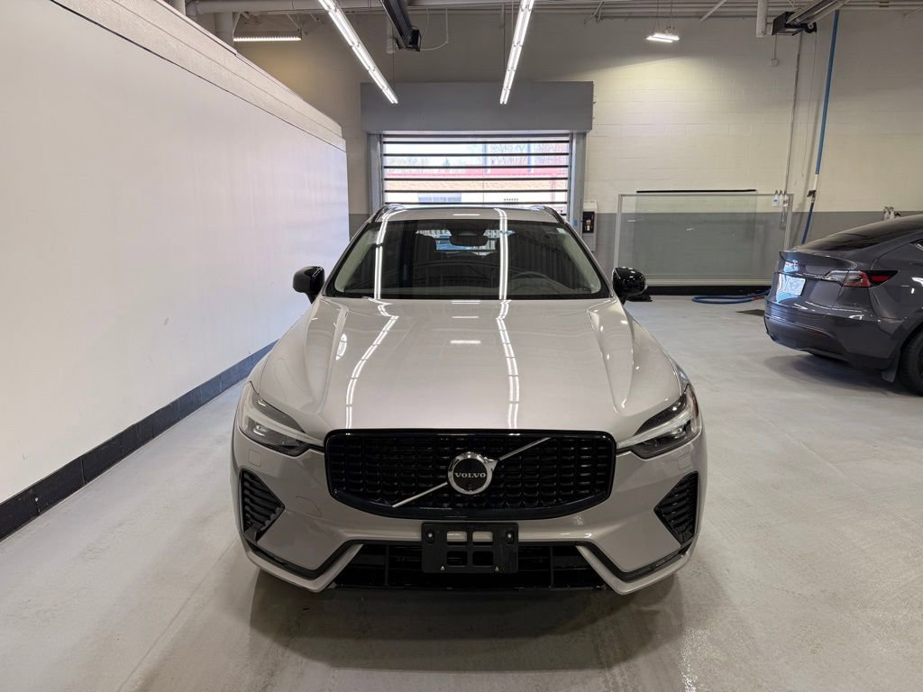 Used 2025 Volvo XC60 B5 Plus w/ Climate Package image 8