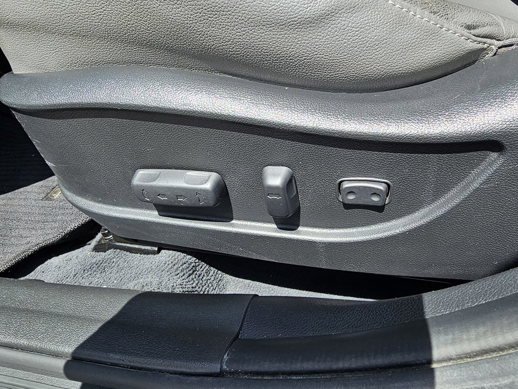 Used 2013 Hyundai Elantra Limited w/ Technology Pkg image 22