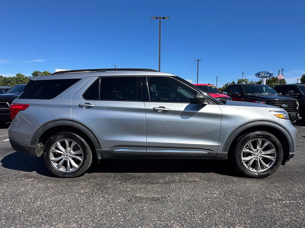 Used 2020 Ford Explorer XLT w/ Equipment Group 202A AWD/4WD image 4