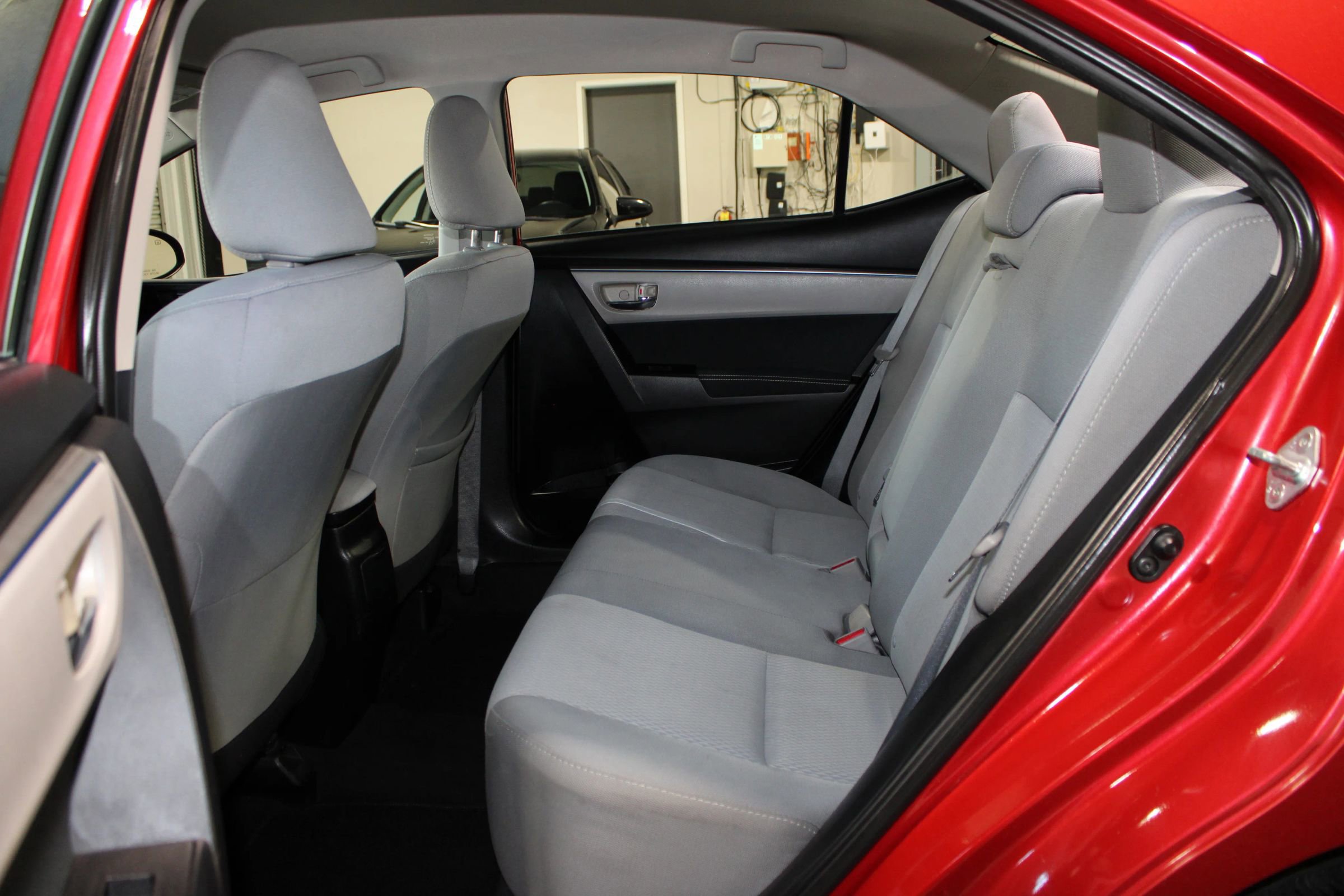 Used 2015 Toyota Corolla LE FWD image 23