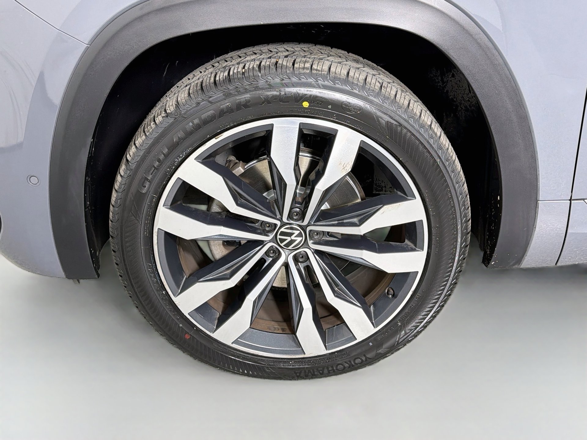 Used 2020 Volkswagen Atlas Cross Sport SEL Premium R-Line AWD/4WD image 32