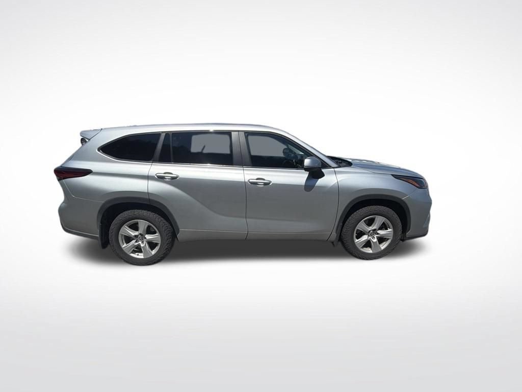 Used 2023 Toyota Highlander L AWD/4WD image 7