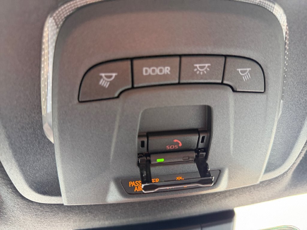 Used 2025 Toyota Corolla SE w/ Carpet Mat Package (TMS) FWD image 32