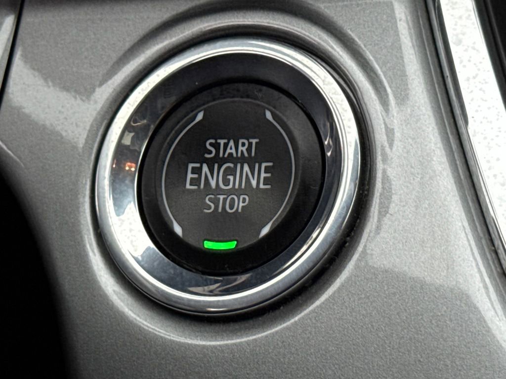 Used 2024 Chevrolet Trax LT w/ Sunroof Package FWD image 41