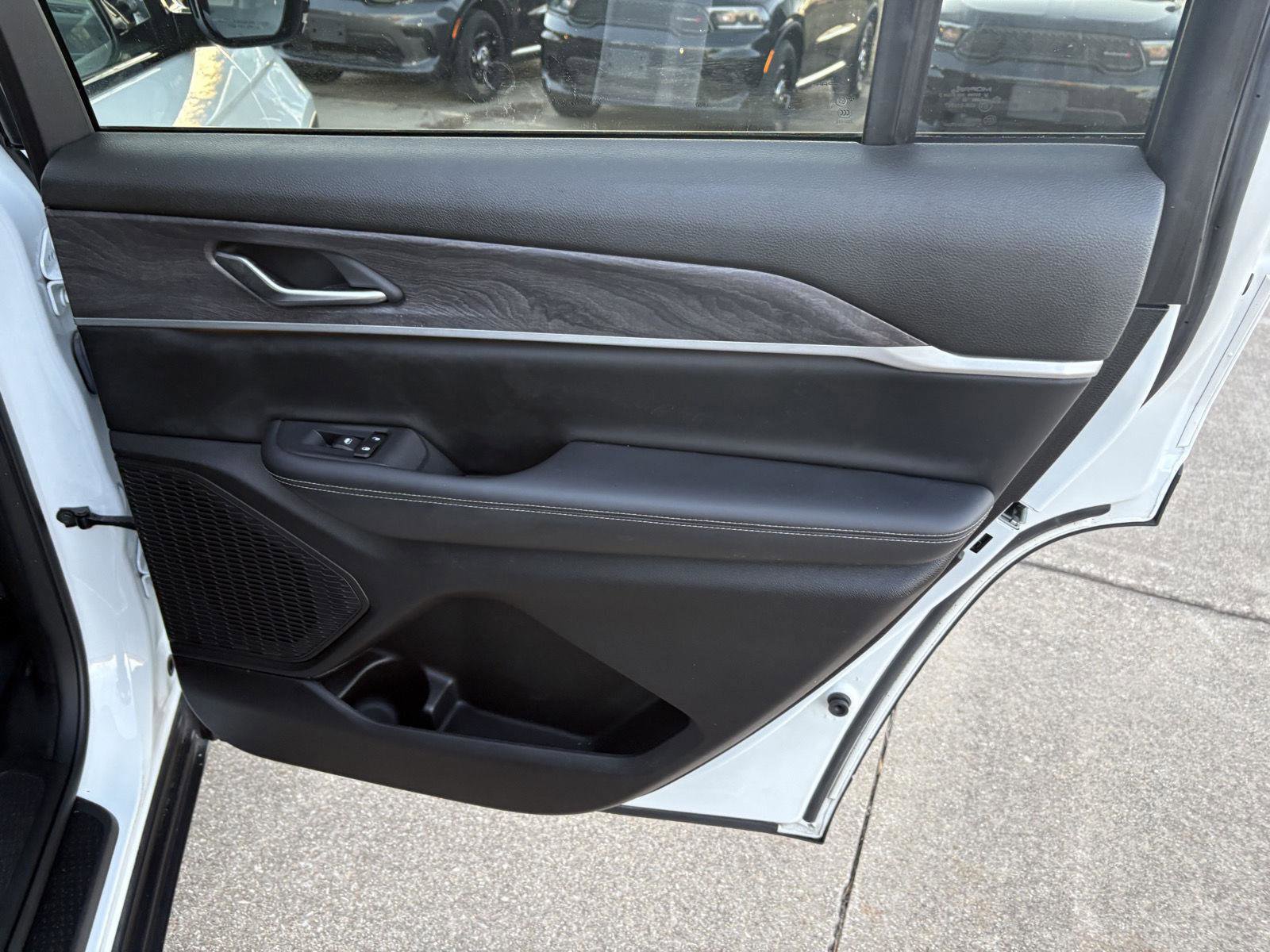 Used 2023 Jeep Grand Cherokee L Limited image 18