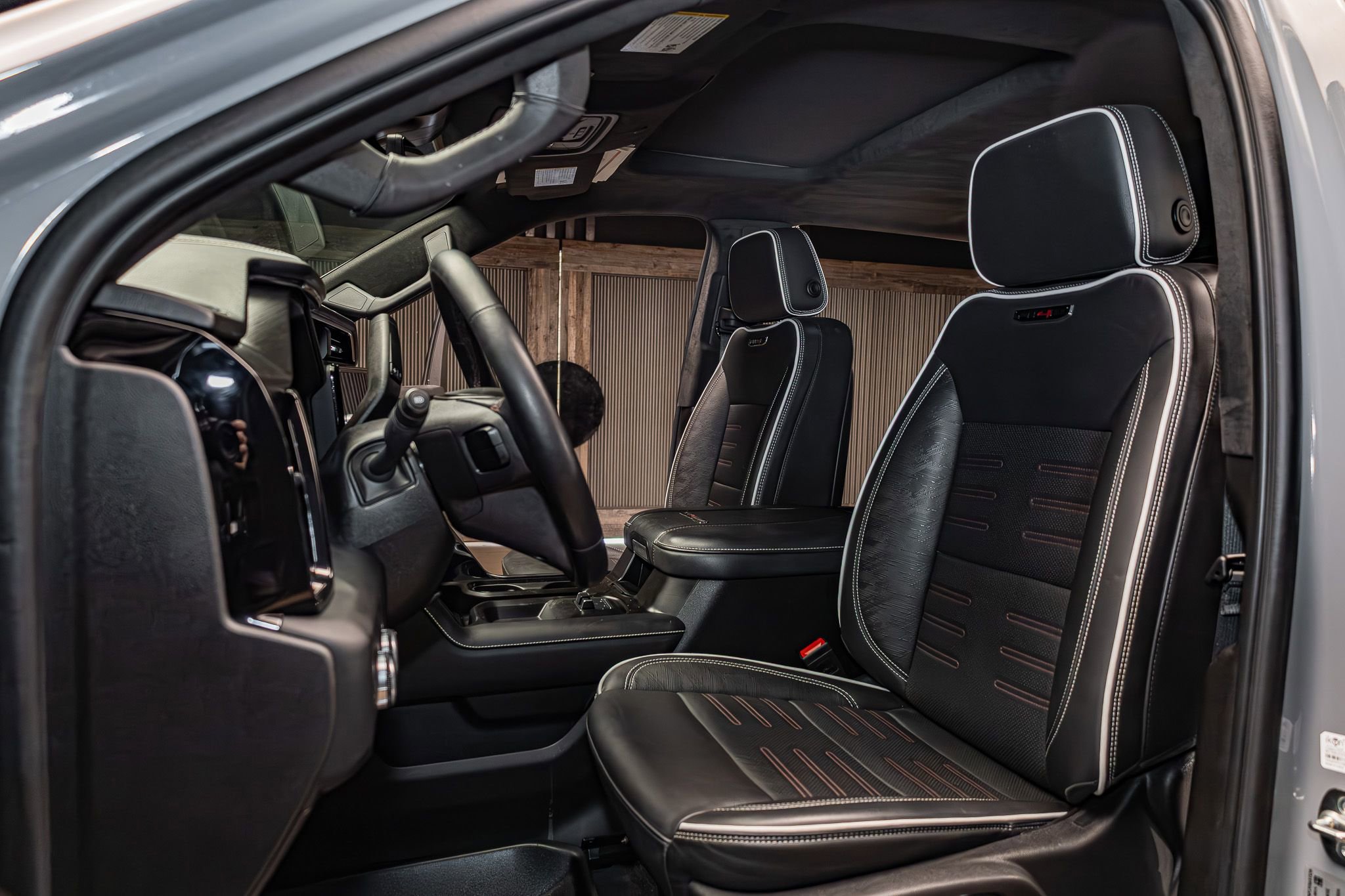 Used 2025 GMC Sierra 2500 AT4X image 24