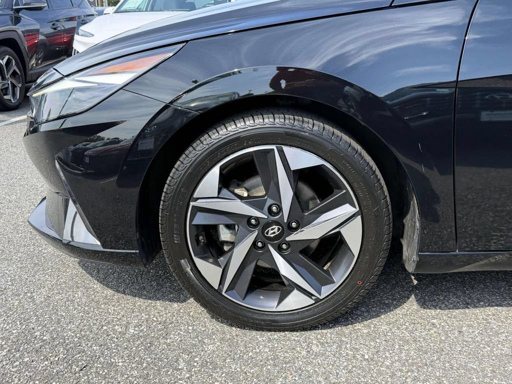 Used 2023 Hyundai Elantra Limited w/ Cargo Package FWD image 6