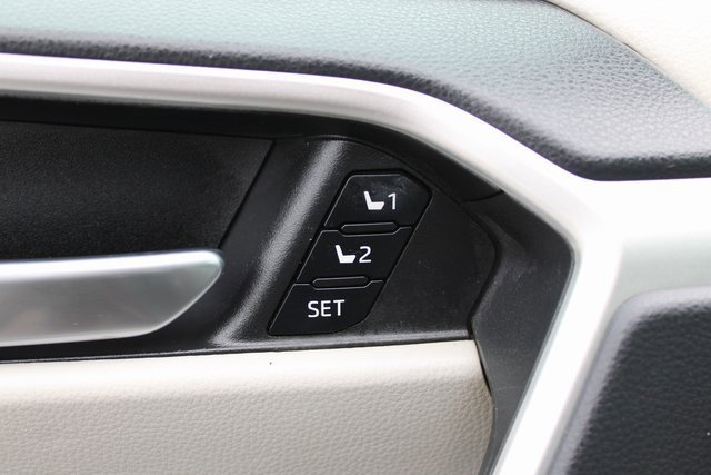 Used 2023 Toyota RAV4 XLE Premium image 12