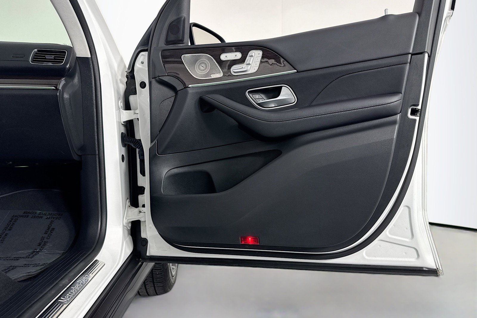 Used 2024 Mercedes-Benz GLS 450 4MATIC image 25