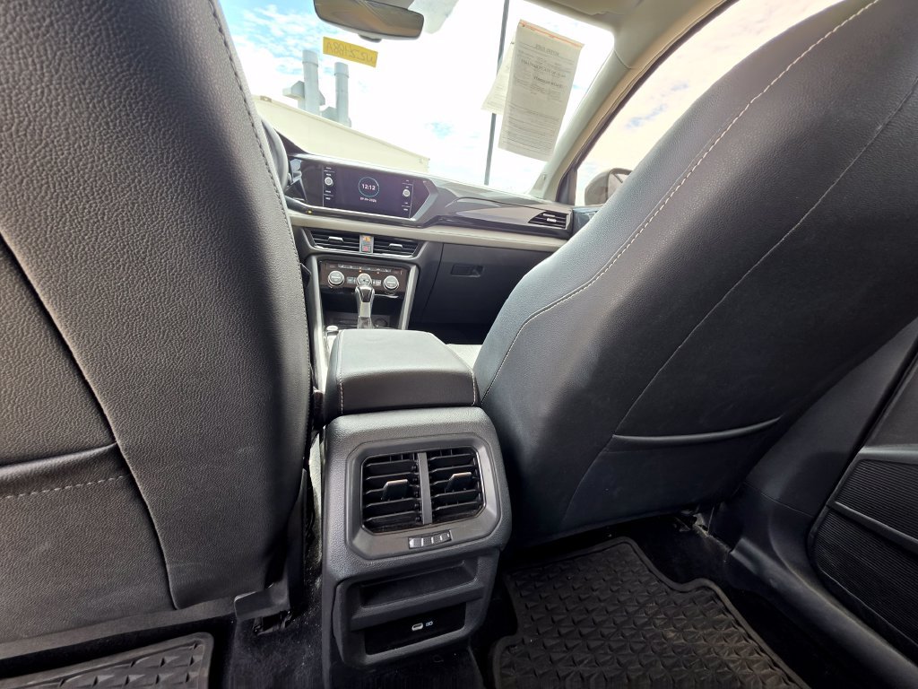 Used 2022 Volkswagen Taos SEL w/ Panoramic Sunroof Package FWD image 15