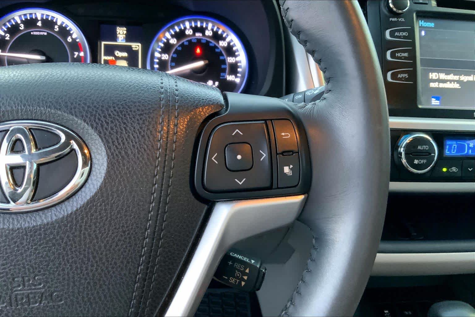 Used 2016 Toyota Highlander XLE FWD image 24