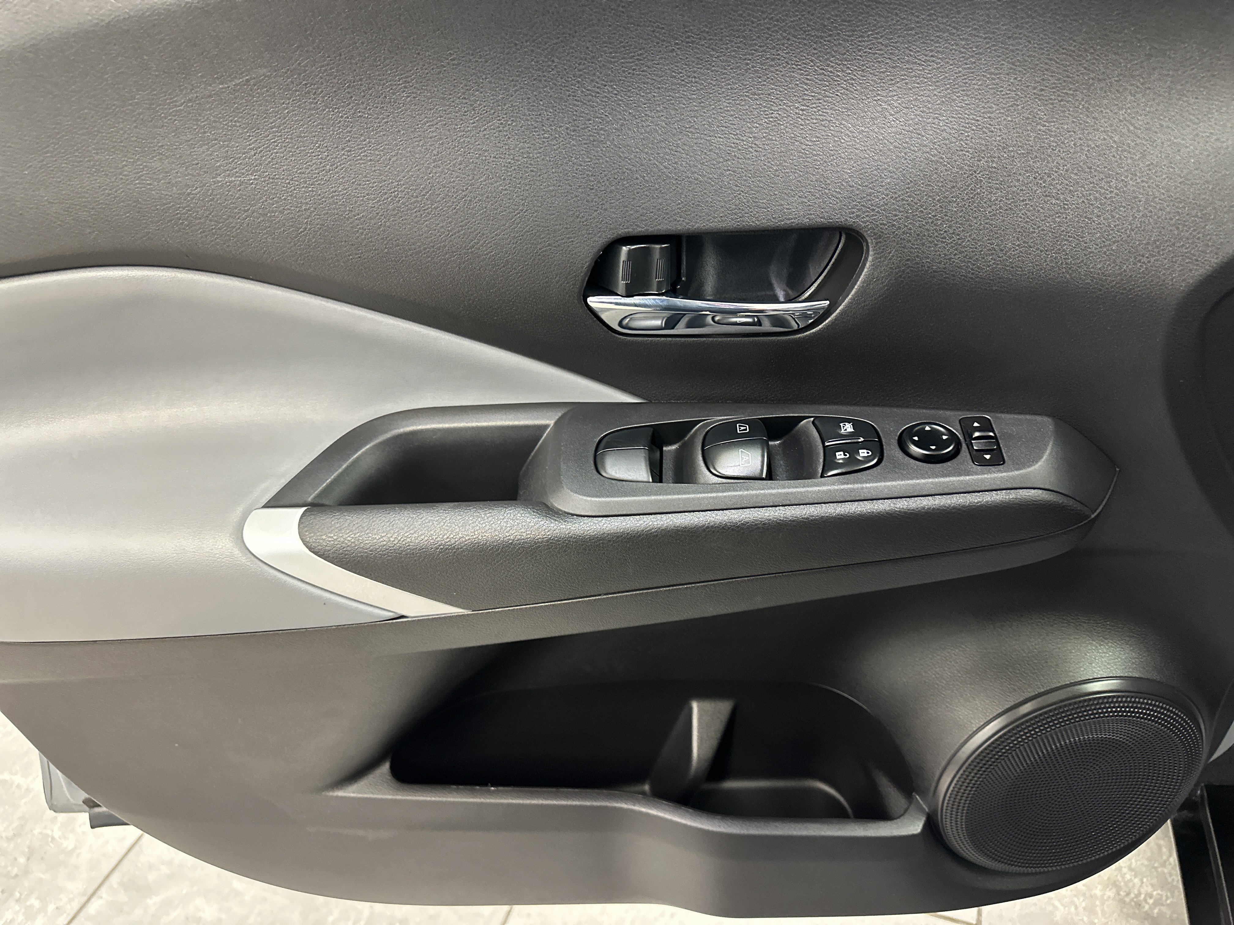 Used 2024 Nissan Kicks SR w/ SR Premium Package image 20