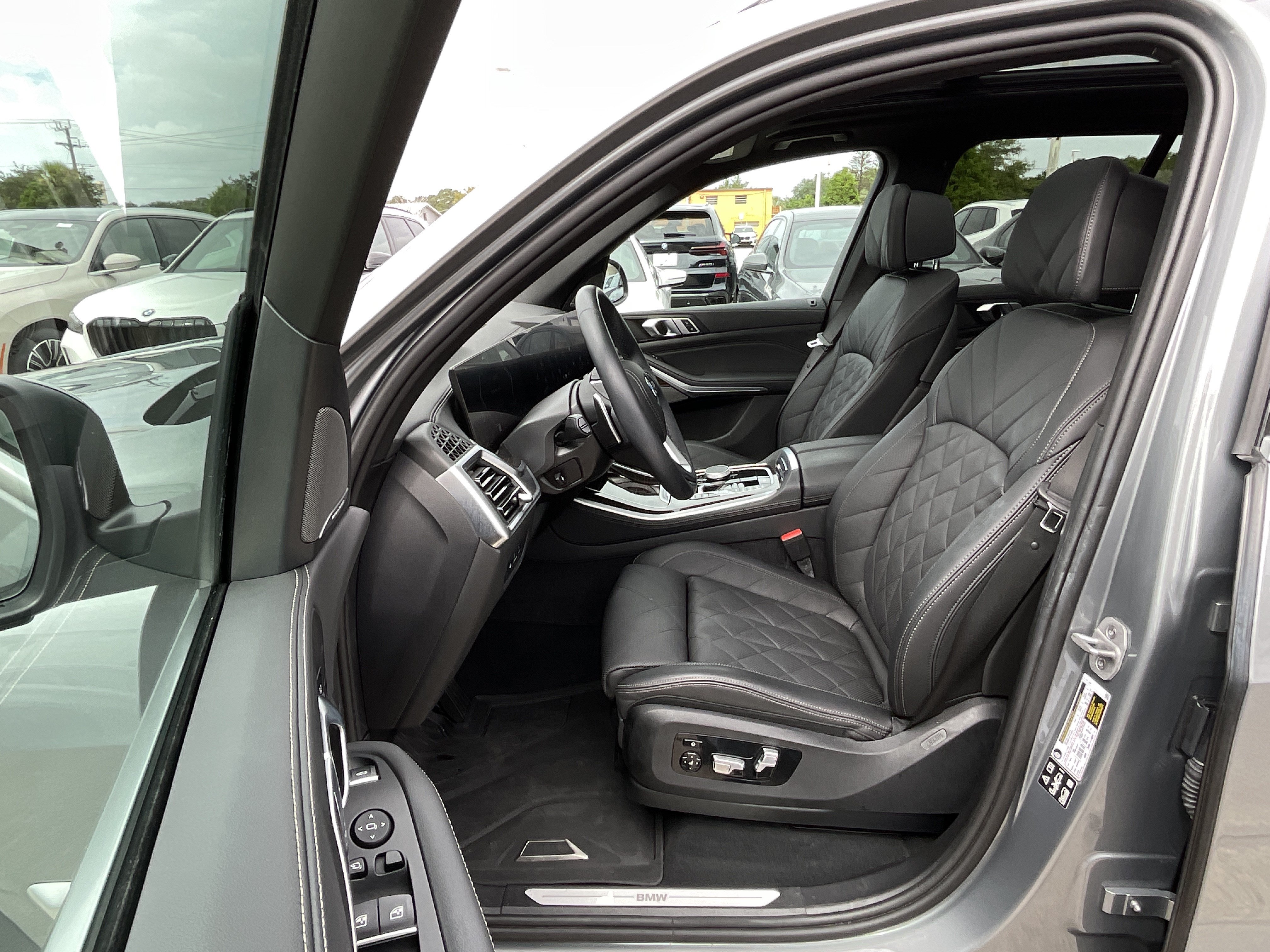 Used 2024 BMW X5 xDrive40i w/ Premium Package AWD/4WD image 10
