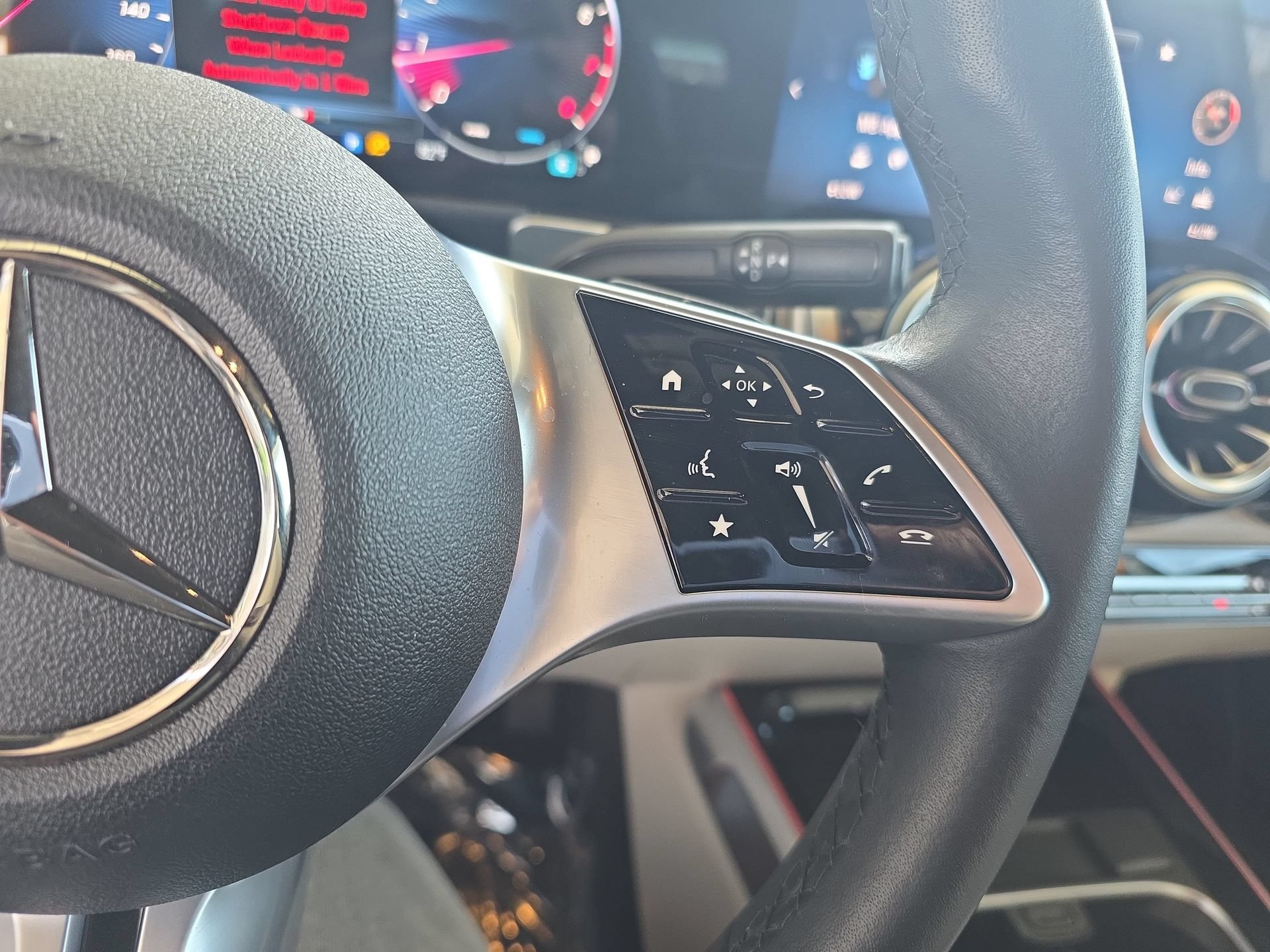 Used 2025 Mercedes-Benz GLB 250 image 18