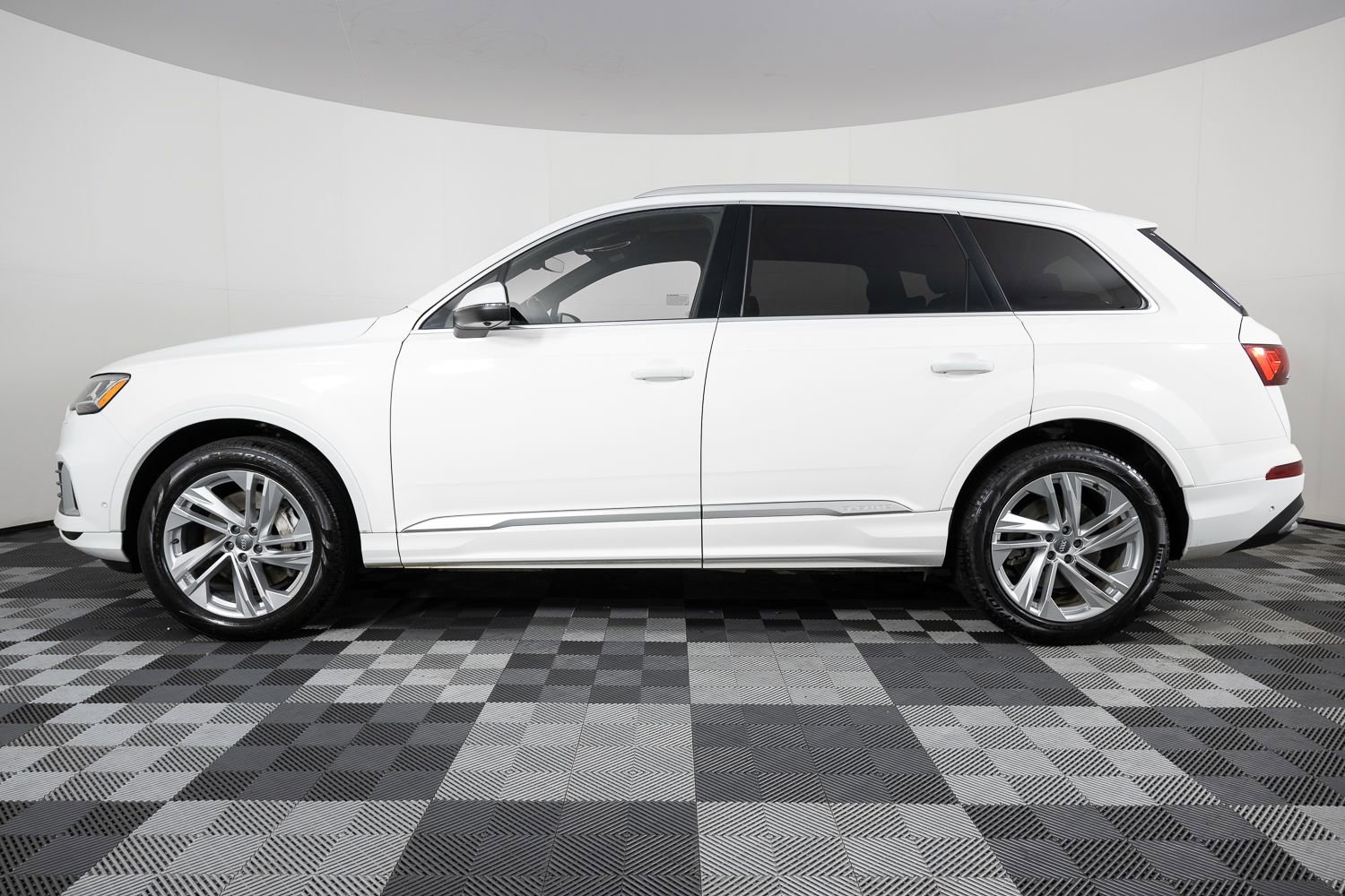 Used 2021 Audi Q7 2.0T Premium w/ Convenience Package image 3