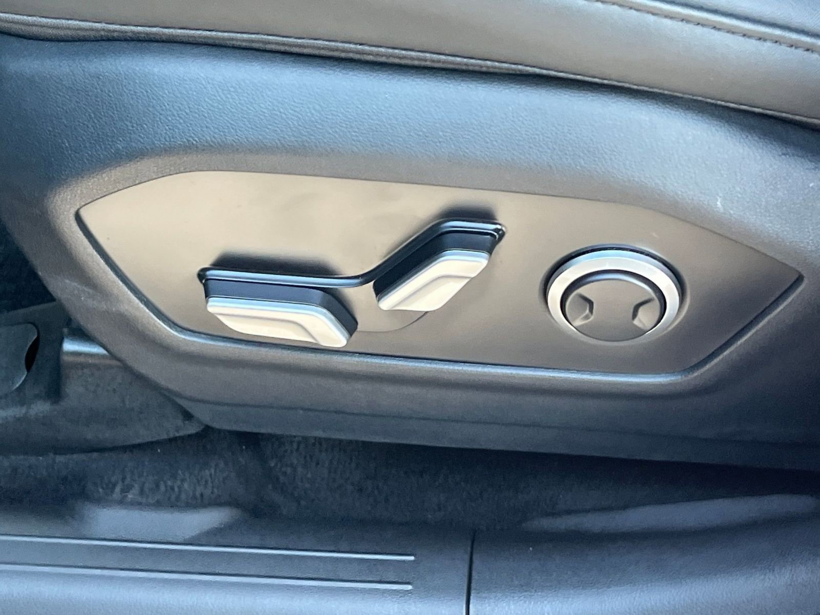 Used 2025 Hyundai Santa Fe SEL image 24