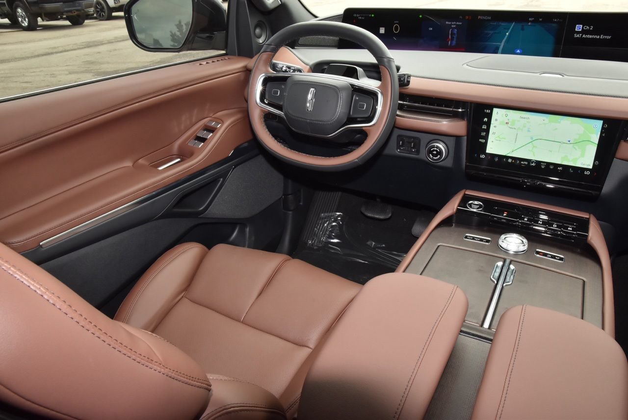 New 2026 Lincoln Navigator L Reserve AWD/4WD image 14