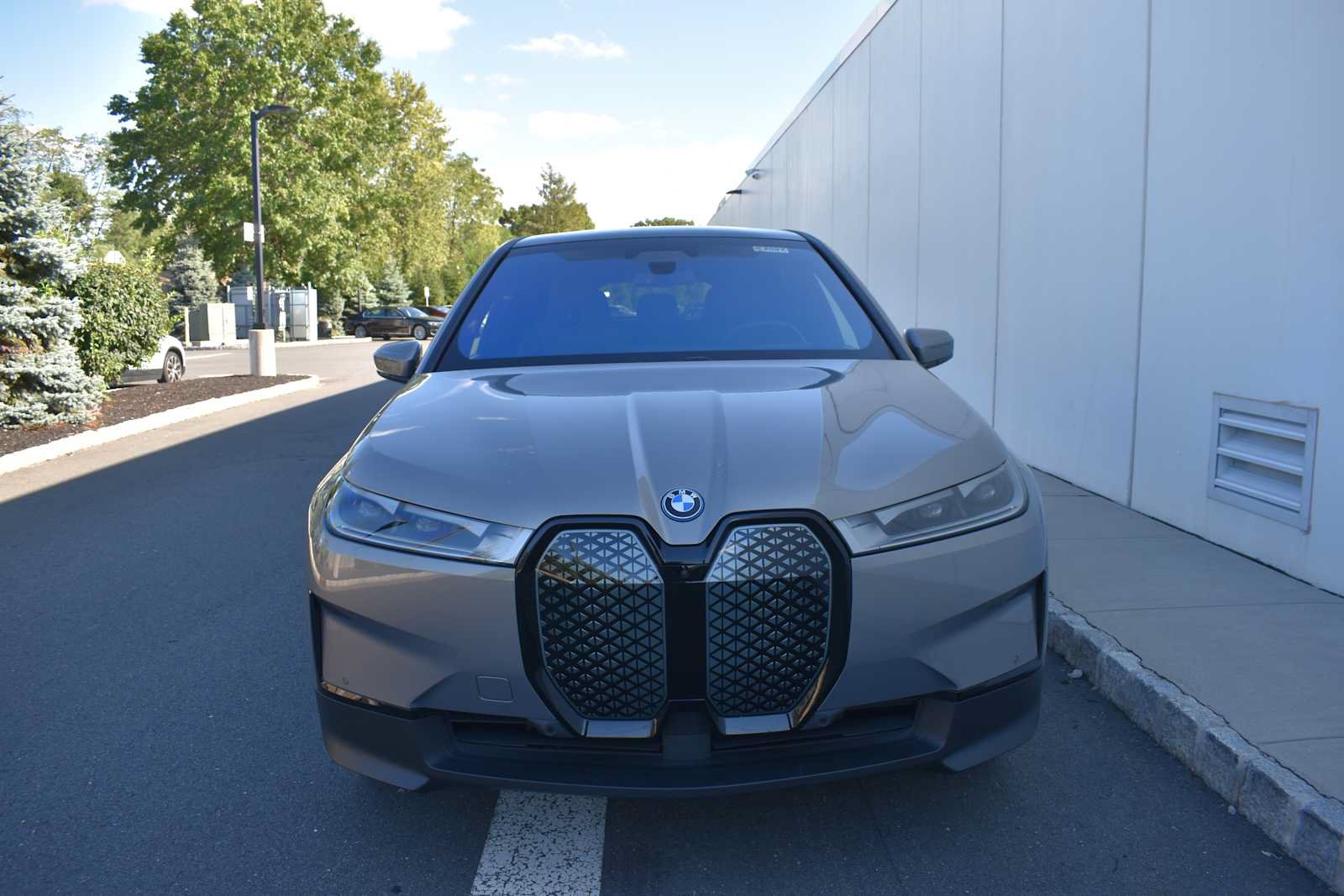 Used 2024 BMW iX xDrive50 w/ Premium Package AWD/4WD image 2