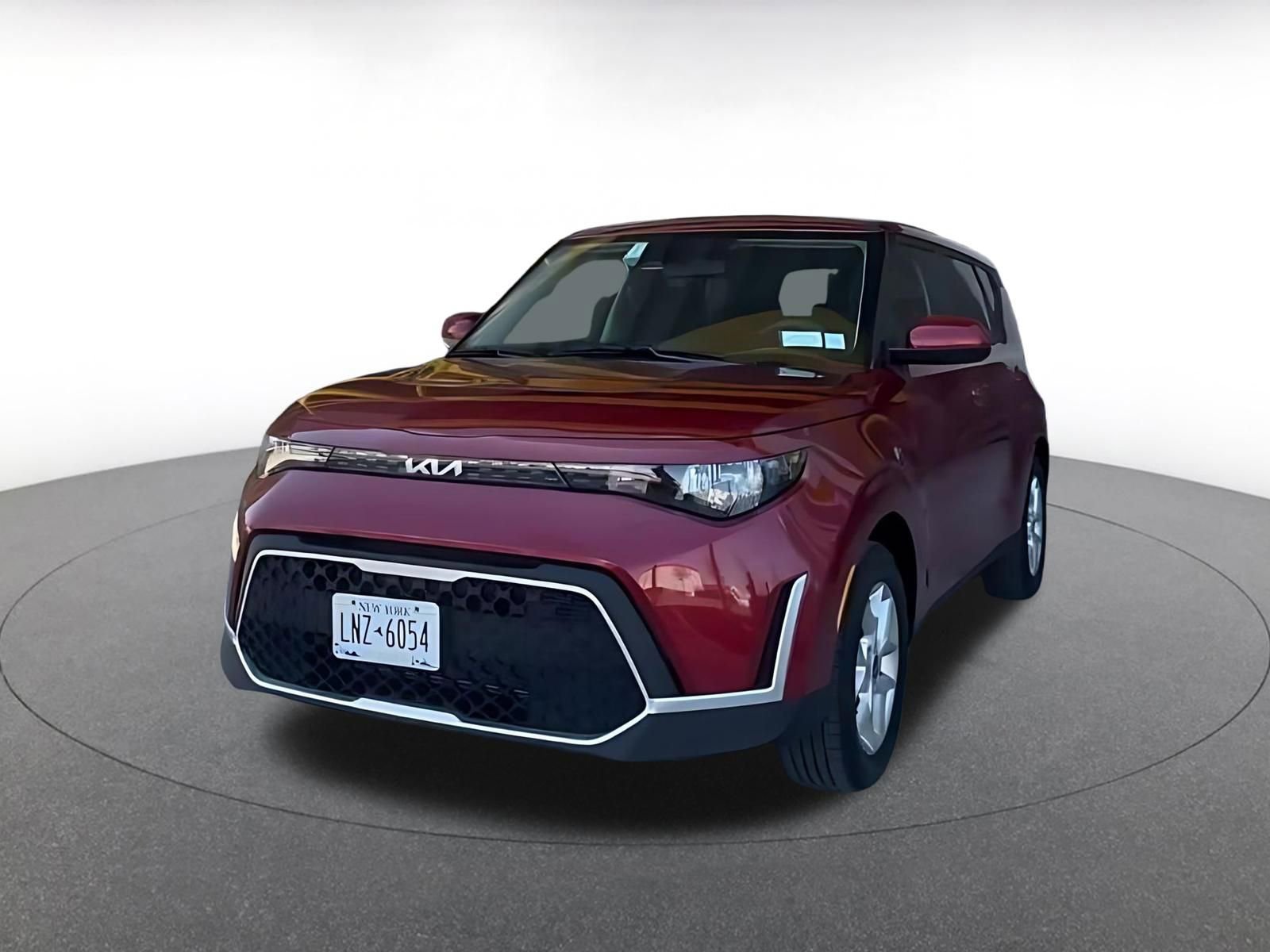 Used 2025 Kia Soul LX w/ LX Technology Package FWD image 14