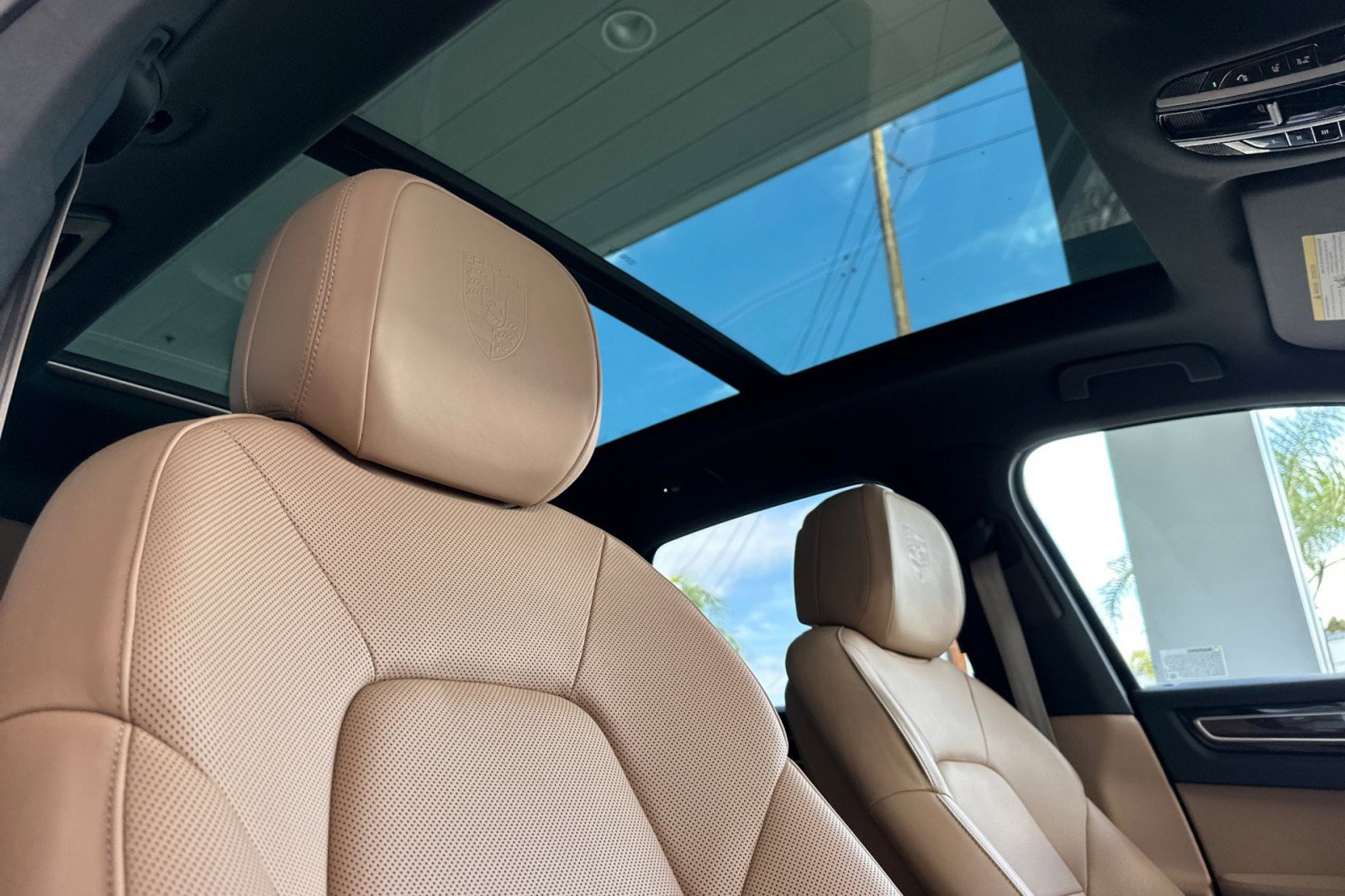 Used 2023 Porsche Cayenne Platinum Edition image 17