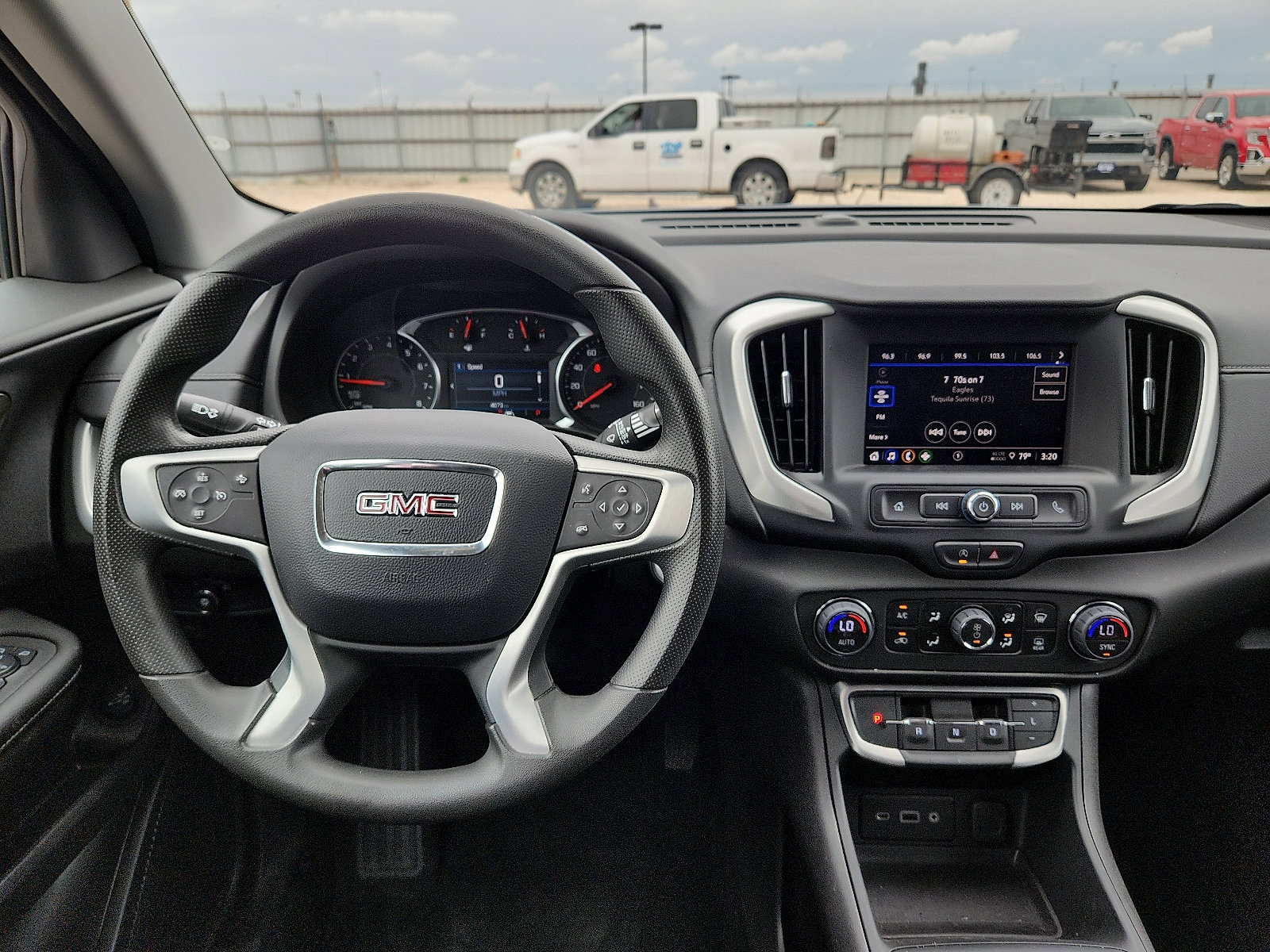 Used 2024 GMC Terrain SLE w/ Driver Convenience Package FWD image 11