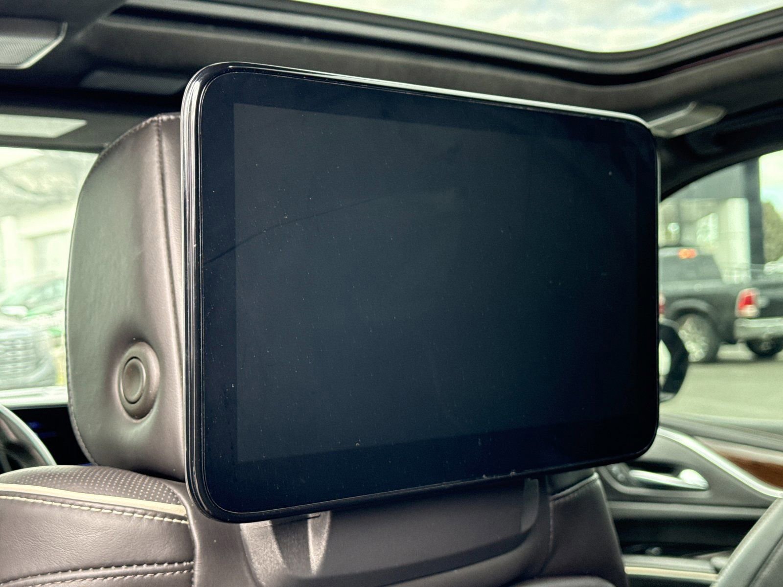 Used 2022 Cadillac Escalade ESV Sport Platinum image 16