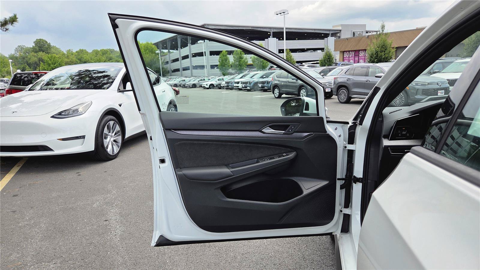 New 2026 Volkswagen GTI SE FWD image 12