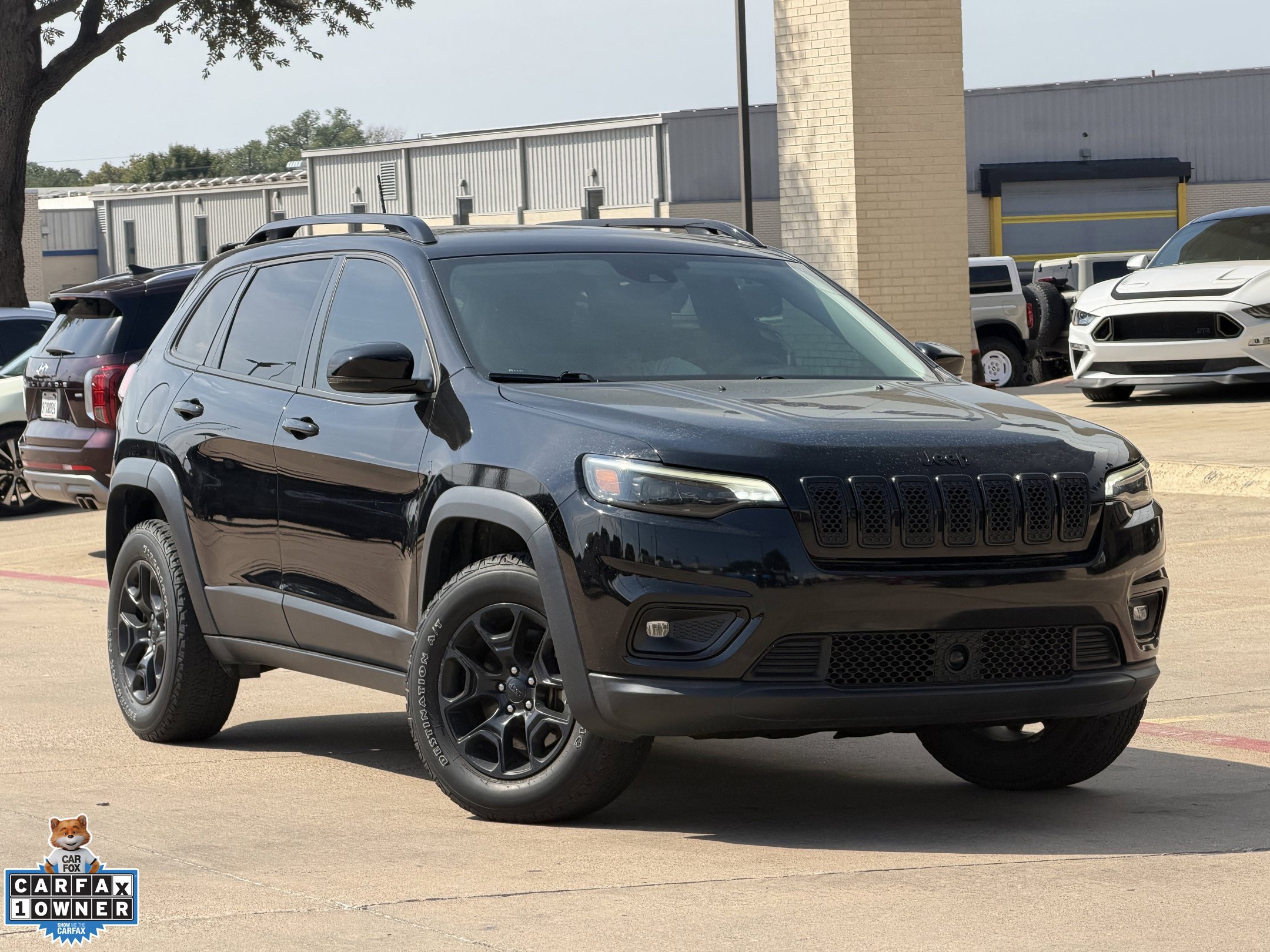 Used 2022 Jeep Cherokee Latitude AWD/4WD image 2