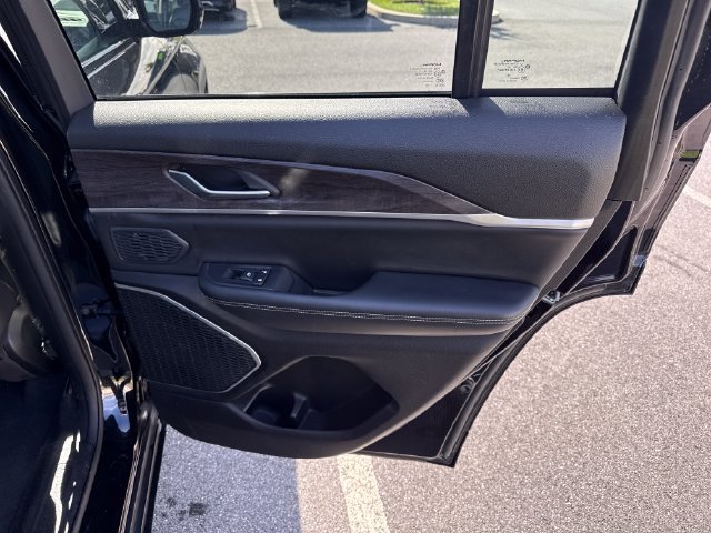 Used 2023 Jeep Grand Cherokee 4WD 4xe image 16