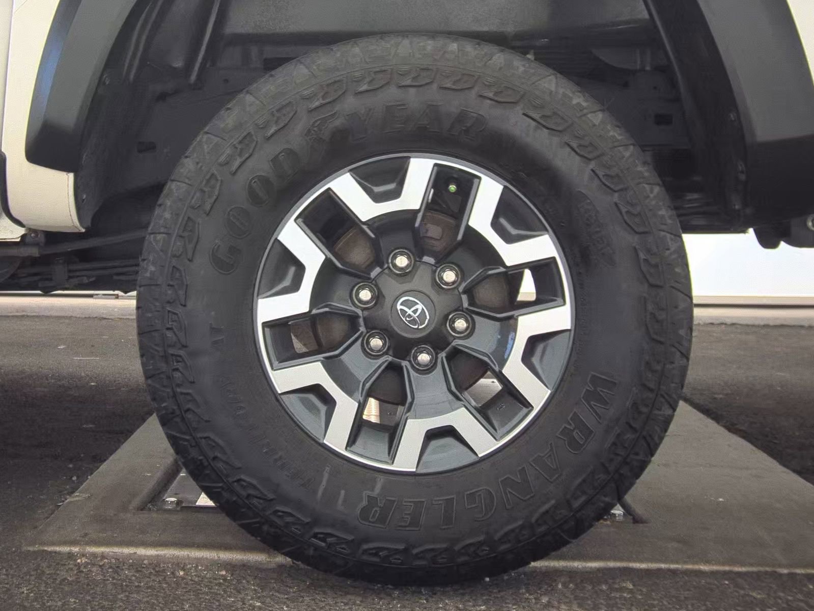 Used 2023 Toyota Tacoma TRD Off-Road w/ TRD Premium Off Road Package image 13