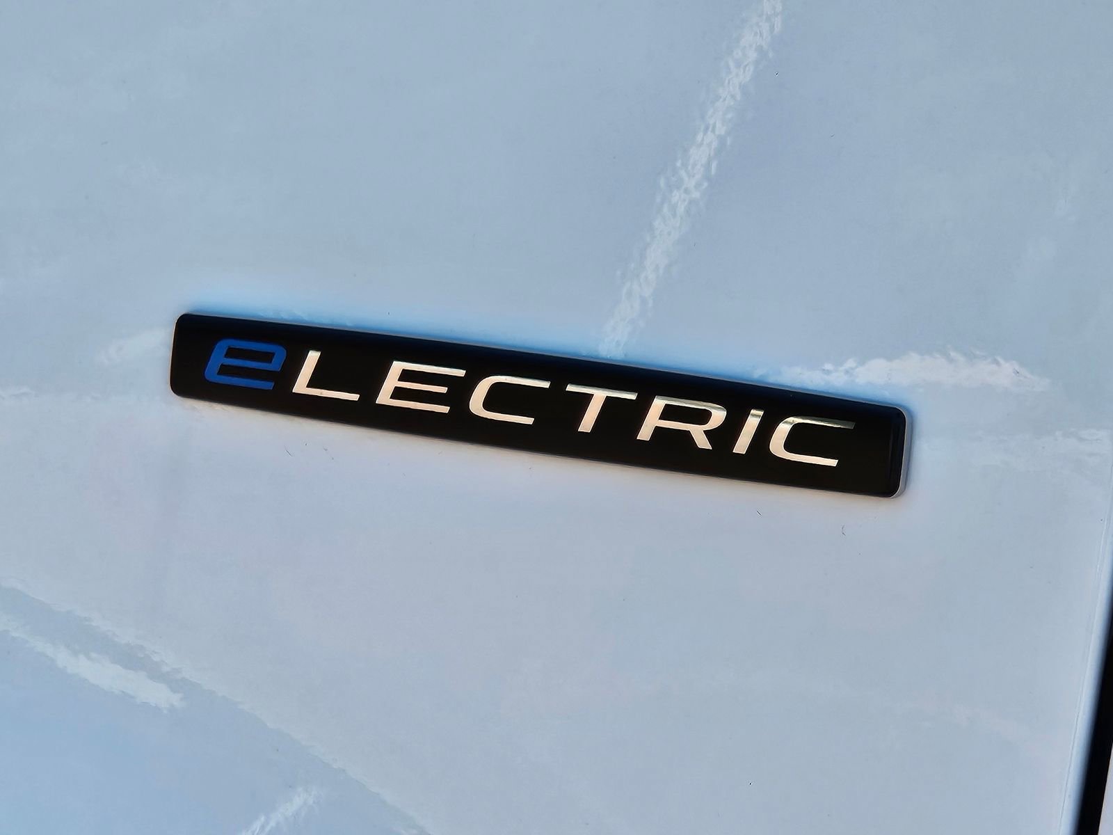 Used 2024 Mercedes-Benz eSprinter 170 Cargo image 9