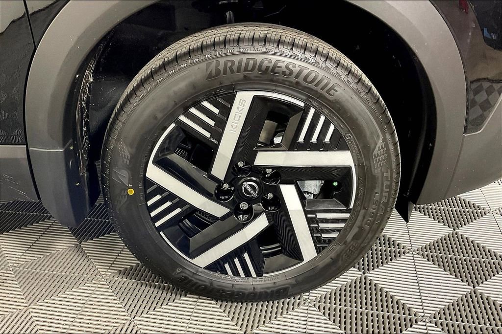 New 2026 Nissan Kicks SV image 18
