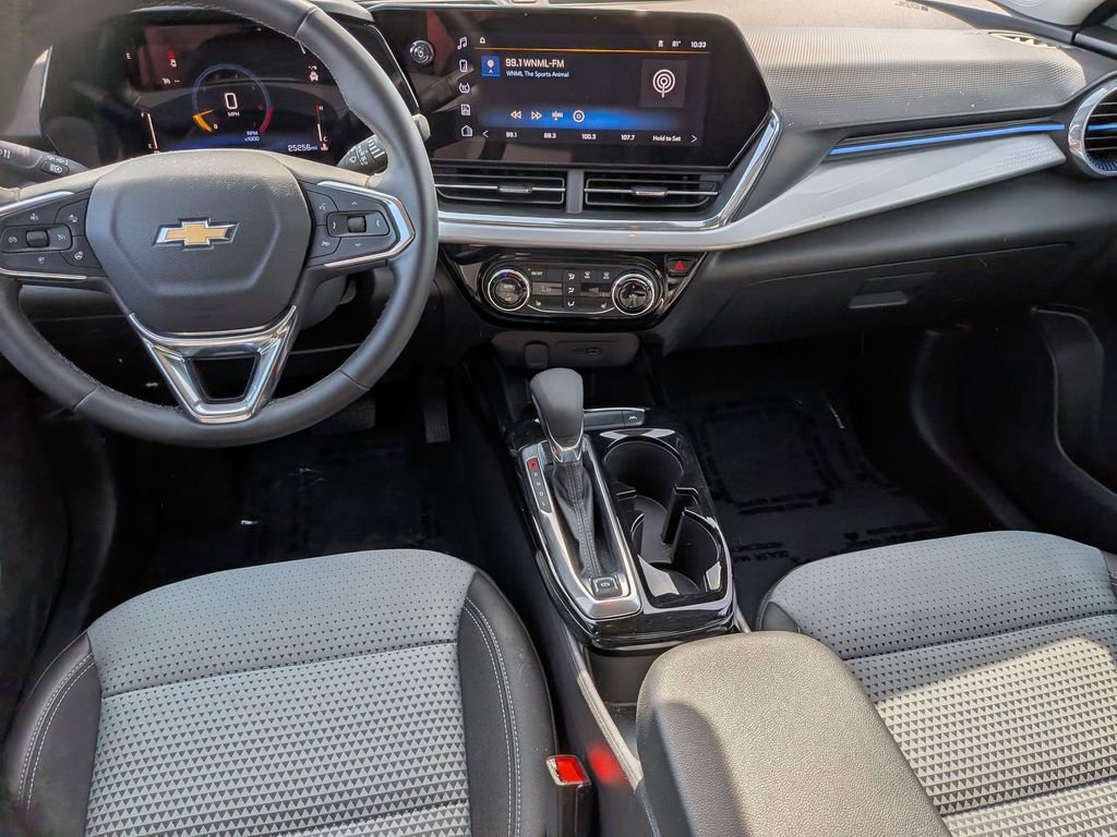 Used 2025 Chevrolet Trax LT w/ LT Convenience Package image 23