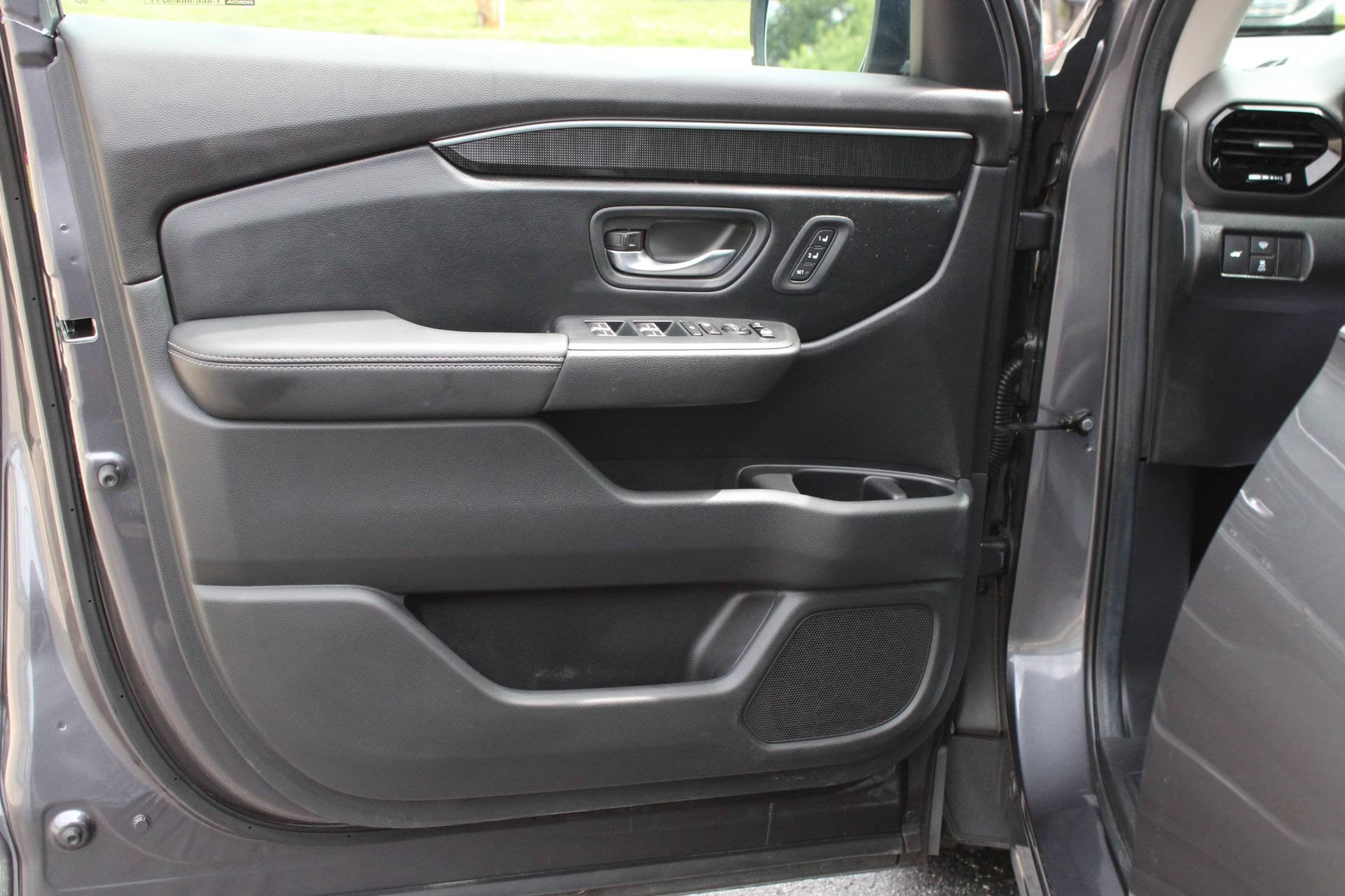 Used 2025 Honda Pilot Elite image 11