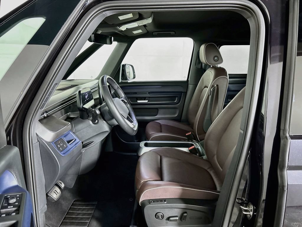 Certified 2025 Volkswagen ID. Buzz Pro S RWD image 12