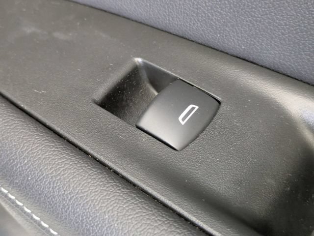 Certified 2025 Chevrolet Blazer LT FWD image 32