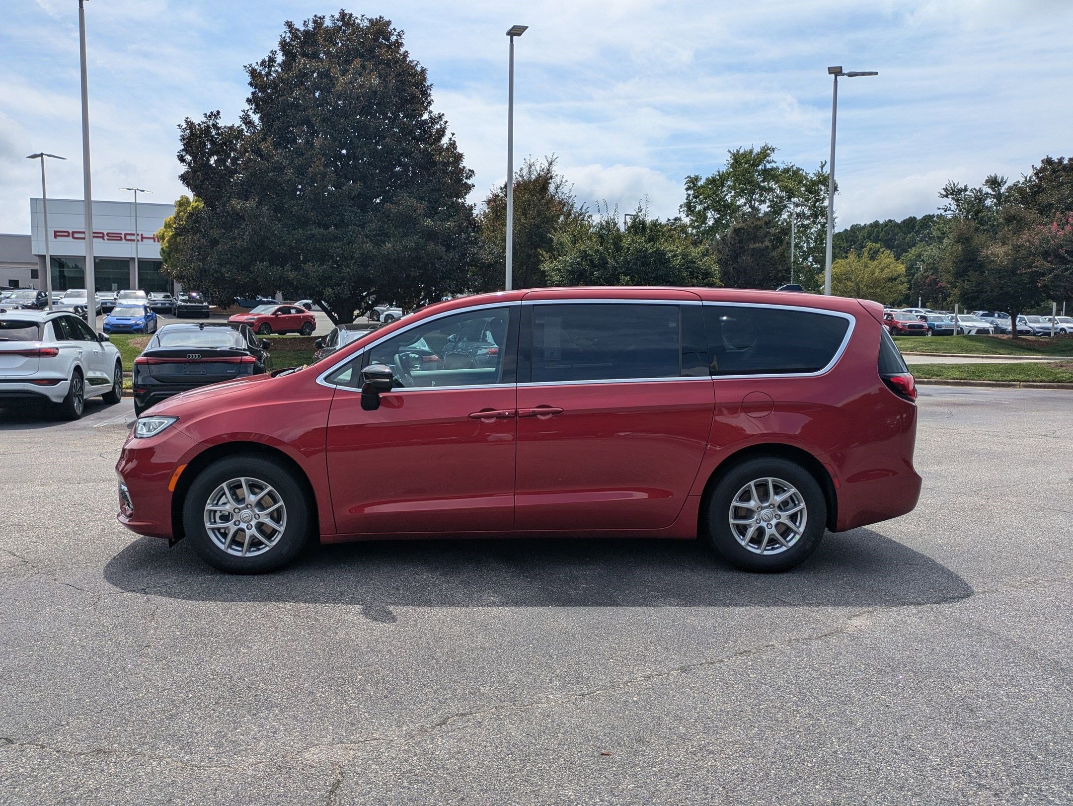 New 2026 Chrysler Pacifica Select image 8