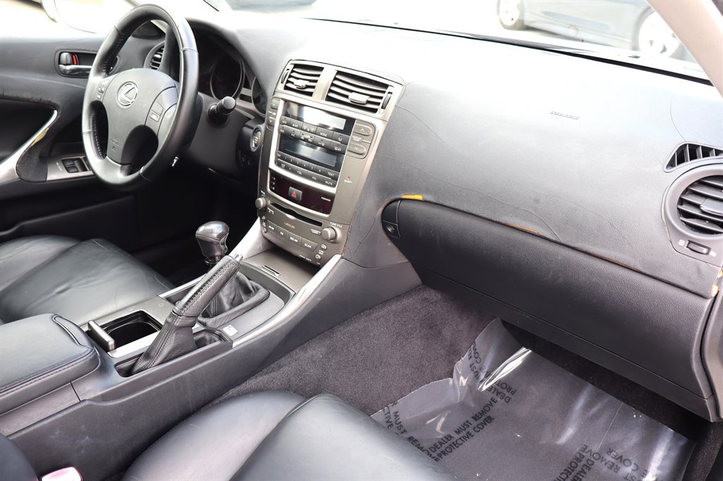 Used 2006 Lexus IS 250 w/ Preferred Accessory Pkg RWD image 18