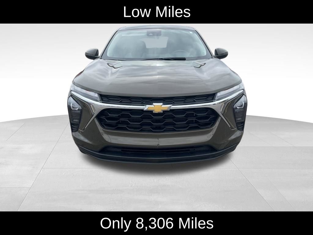 Used 2024 Chevrolet Trax LS w/ LS Convenience Package image 2